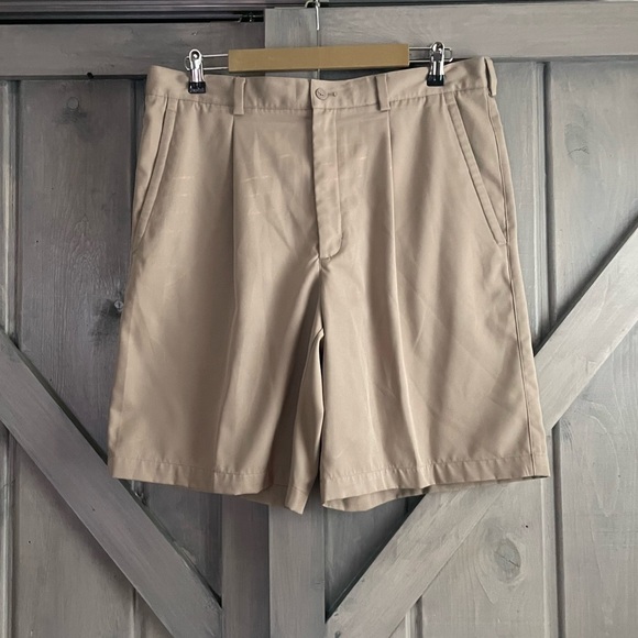 Nike‎ Golf Shorts khaki tan pleated chino Size 36 nikefit dry - Picture 1 of 8
